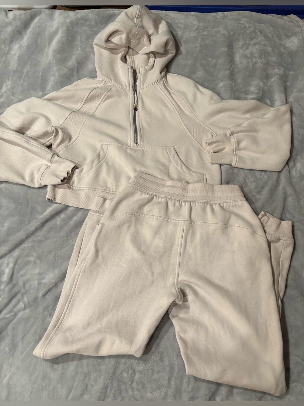 lululemon athletica Cream light weight Scuba Set